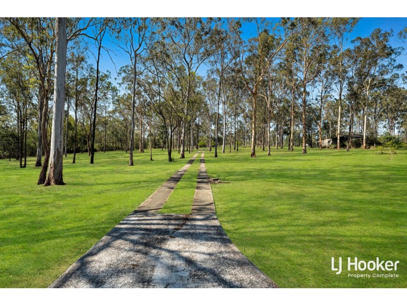 313-319 Clifton Drive, North Maclean QLD 4280