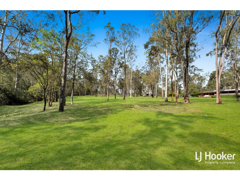 313-319 Clifton Drive, North Maclean QLD 4280