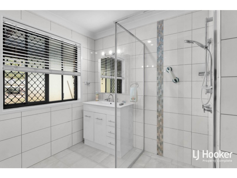 313-319 Clifton Drive, North Maclean QLD 4280