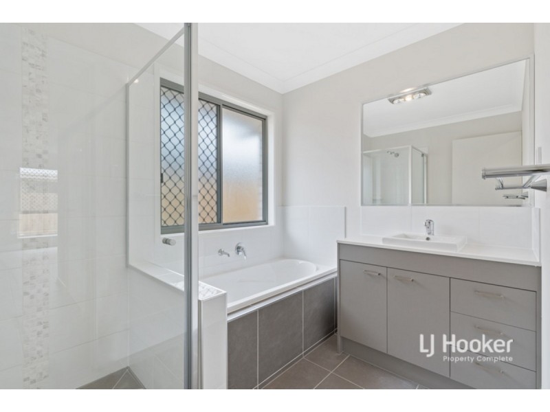 5 Mount Huntley Street, Park Ridge QLD 4125