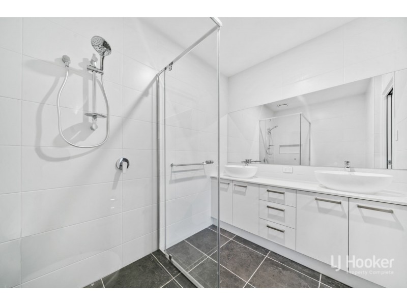 100 Snowdonia Crescent, Yarrabilba QLD 4207