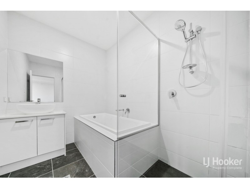 100 Snowdonia Crescent, Yarrabilba QLD 4207