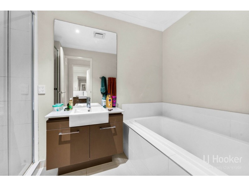 11 Hantlemann Lane, Yarrabilba QLD 4207