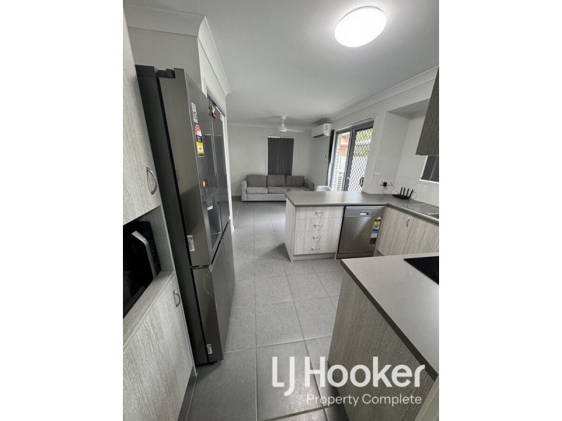 2/93B First Avenue, Marsden QLD 4132