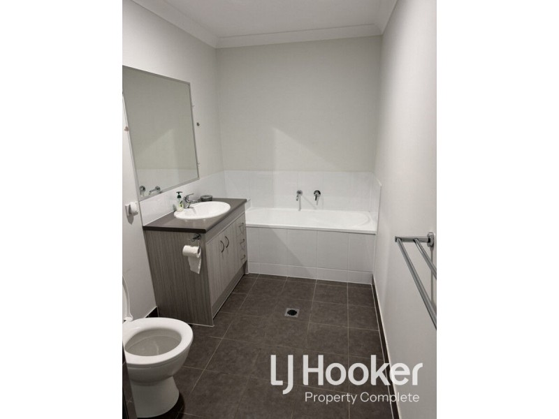 2/93B First Avenue, Marsden QLD 4132