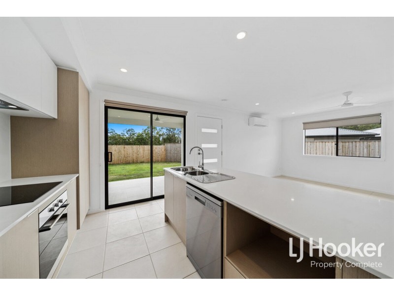 1/4 Alexander Place, Gleneagle QLD 4285
