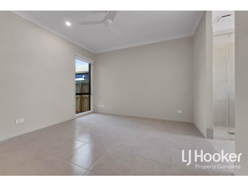8 Capilano Way, Spring Mountain QLD 4124