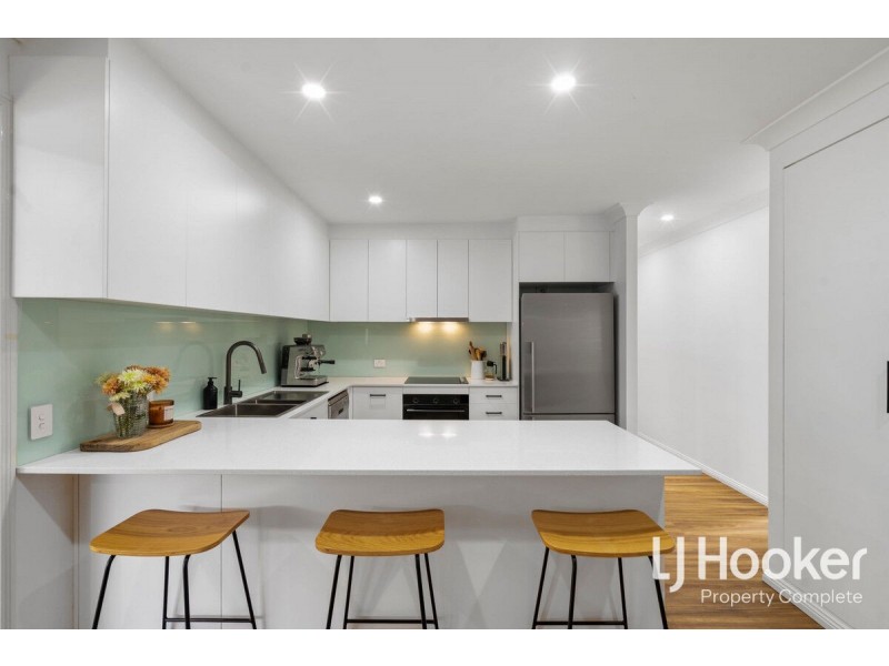 6 Paroo Place, Hillcrest QLD 4118