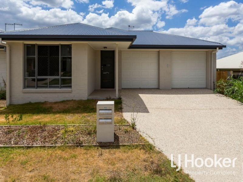 2/72 Stormbird Street, Redbank Plains QLD 4301