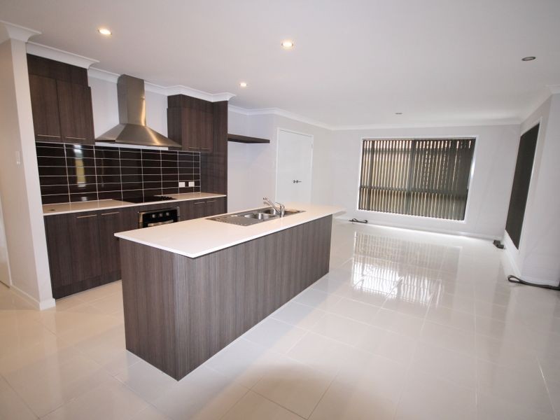 11 Howard Street, Alberton QLD 4207