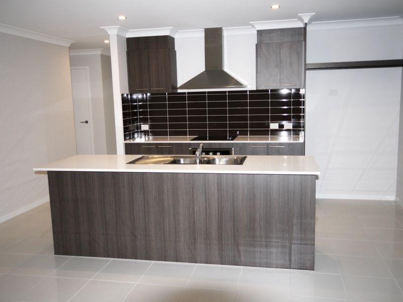 11 Howard Street, Alberton QLD 4207