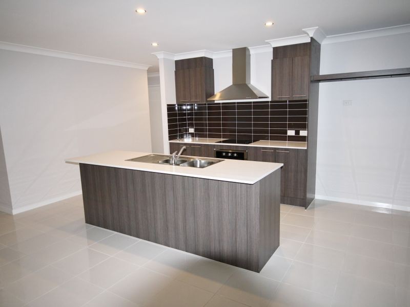 11 Howard Street, Alberton QLD 4207