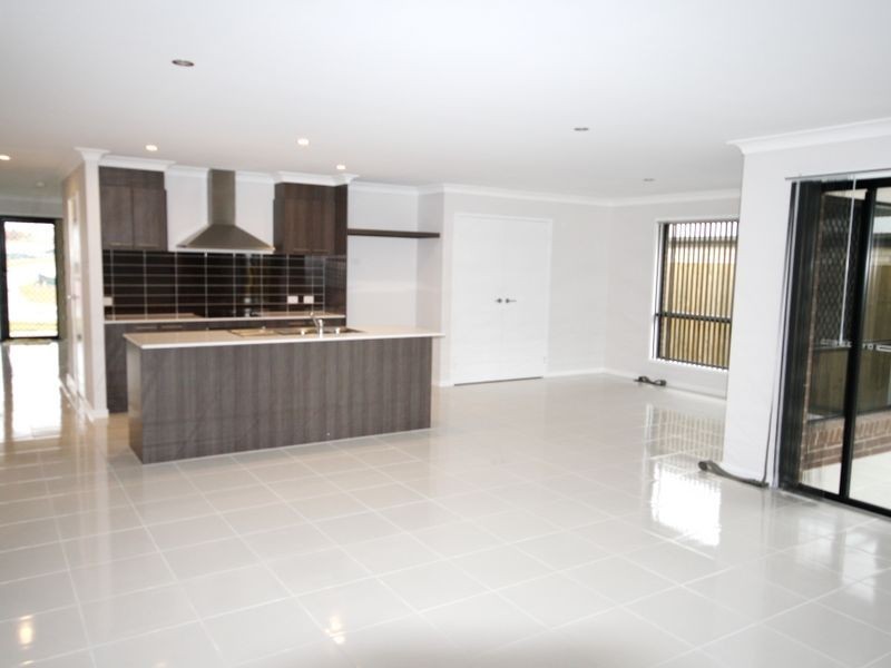 11 Howard Street, Alberton QLD 4207