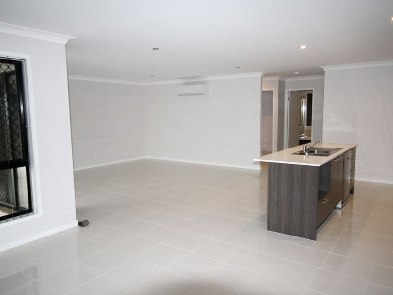 11 Howard Street, Alberton QLD 4207