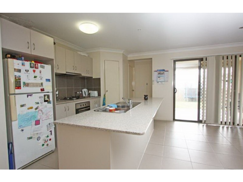 16 Bushland Place, Maudsland QLD 4210