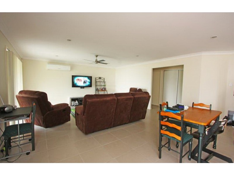 16 Bushland Place, Maudsland QLD 4210