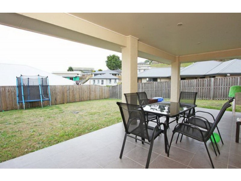 16 Bushland Place, Maudsland QLD 4210