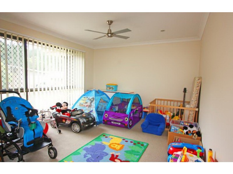 16 Bushland Place, Maudsland QLD 4210