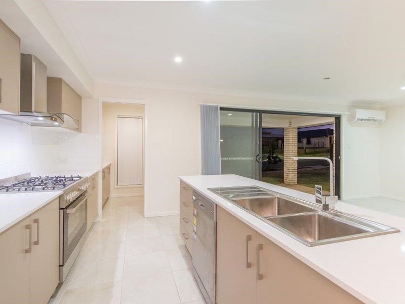 16 Stoneleigh Reserve Blvd, Logan Reserve QLD 4133