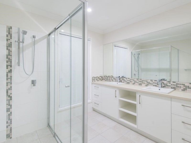 16 Stoneleigh Reserve Blvd, Logan Reserve QLD 4133