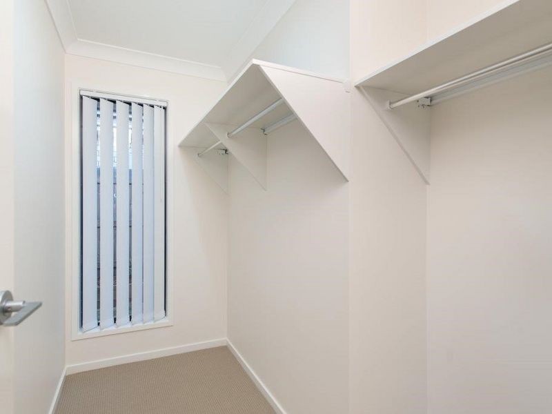 16 Stoneleigh Reserve Blvd, Logan Reserve QLD 4133