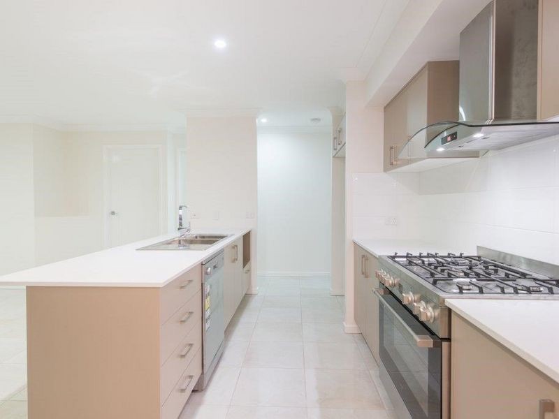 16 Stoneleigh Reserve Blvd, Logan Reserve QLD 4133