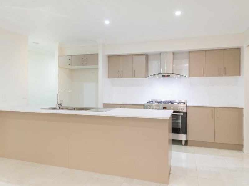 16 Stoneleigh Reserve Blvd, Logan Reserve QLD 4133