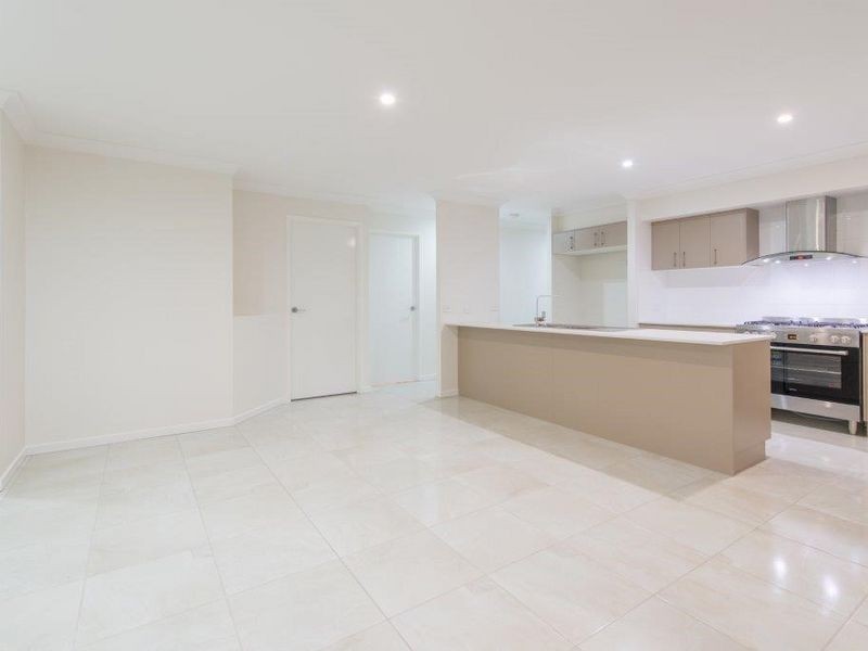 16 Stoneleigh Reserve Blvd, Logan Reserve QLD 4133