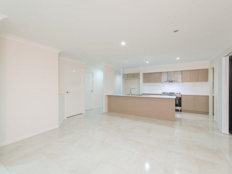 16 Stoneleigh Reserve Blvd, Logan Reserve QLD 4133