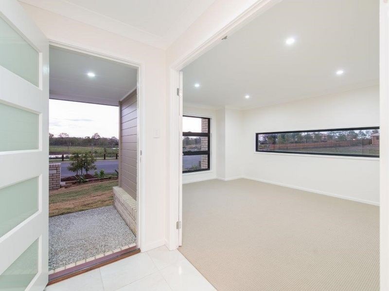 16 Stoneleigh Reserve Blvd, Logan Reserve QLD 4133