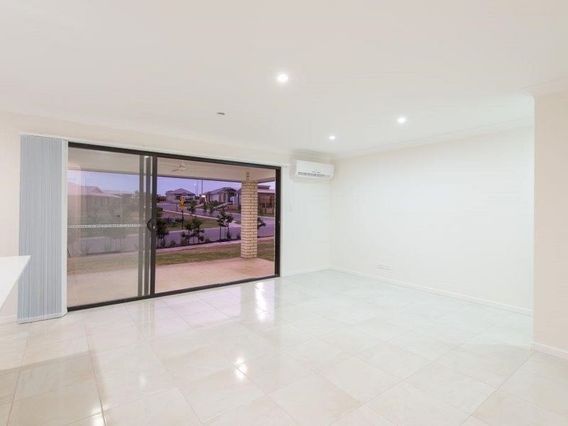 16 Stoneleigh Reserve Blvd, Logan Reserve QLD 4133