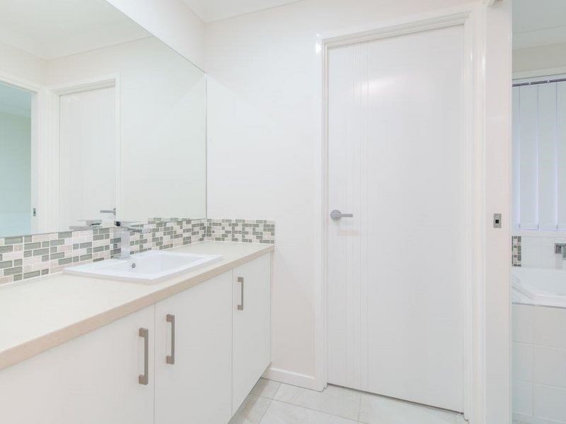 16 Stoneleigh Reserve Blvd, Logan Reserve QLD 4133