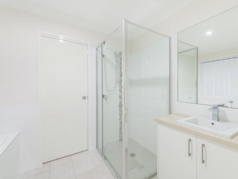 16 Stoneleigh Reserve Blvd, Logan Reserve QLD 4133