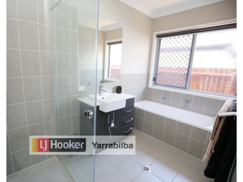 18 Stoneleigh Reserve Boulevard, Logan Reserve QLD 4133