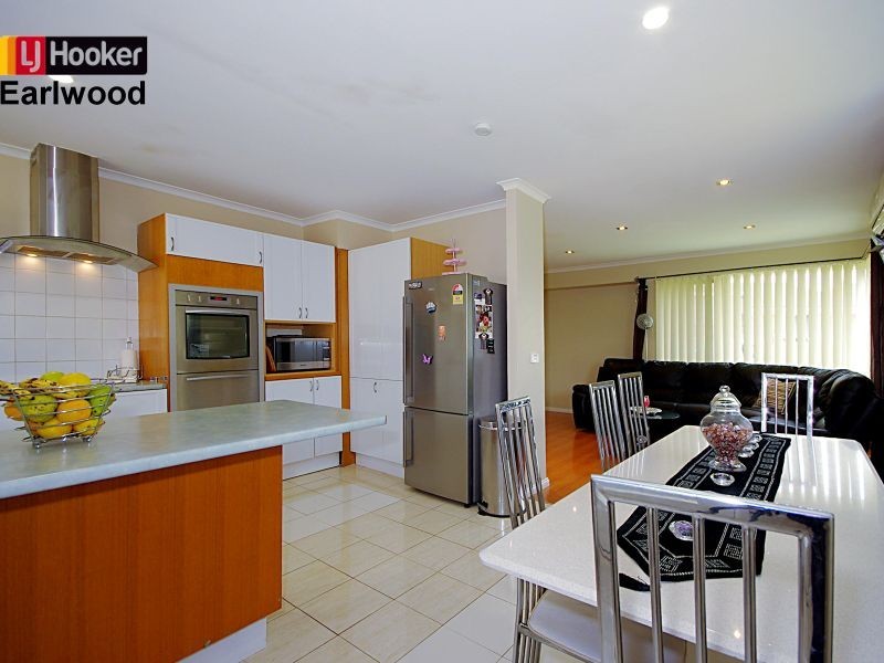 1 Jacaranda Avenue, Bradbury NSW 2560