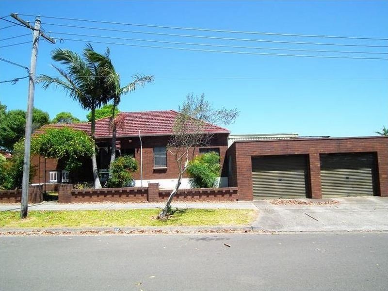 31 Lawn Ave, Clemton Park NSW 2206