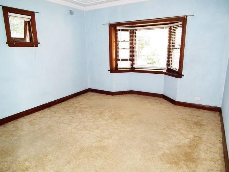31 Lawn Ave, Clemton Park NSW 2206