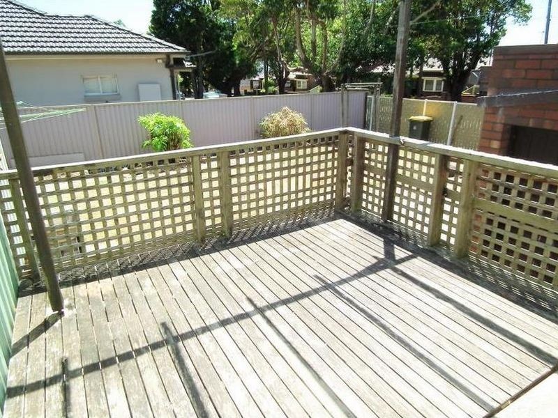 31 Lawn Ave, Clemton Park NSW 2206