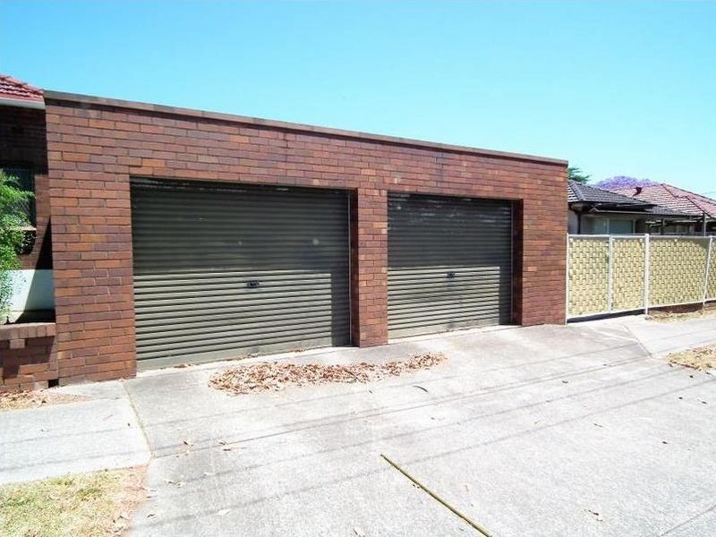 31 Lawn Ave, Clemton Park NSW 2206