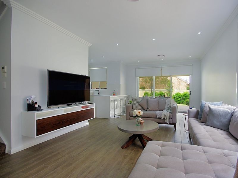 25 Eillen Street, Picnic Point NSW 2213