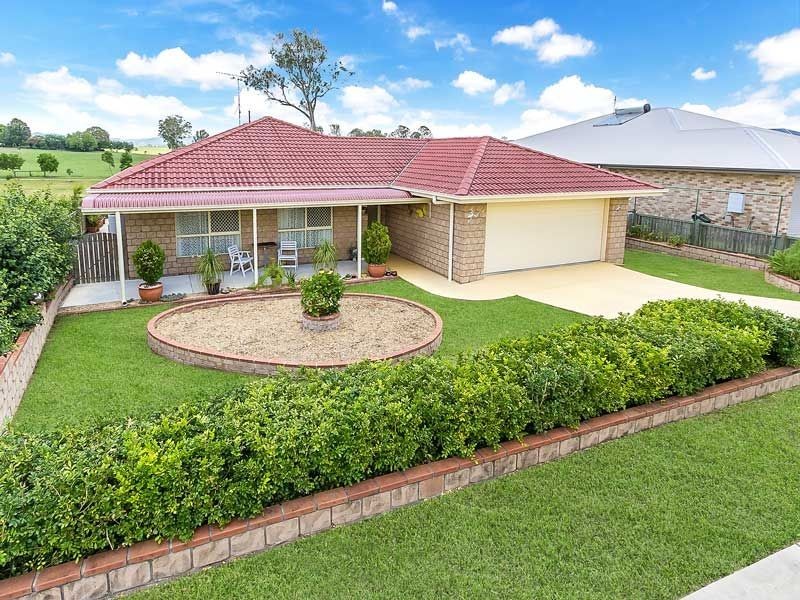 30 Hedley Drive, Kilcoy QLD 4515