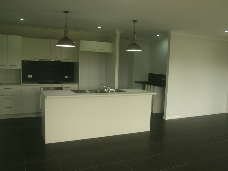 8 Butler Crescent, Caboolture South QLD 4510