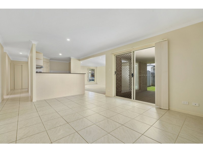 9 Biggera Court, Sandstone Point QLD 4511