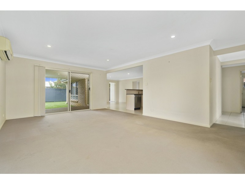 9 Biggera Court, Sandstone Point QLD 4511