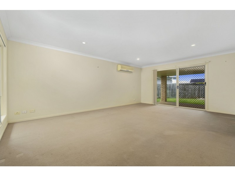 9 Biggera Court, Sandstone Point QLD 4511