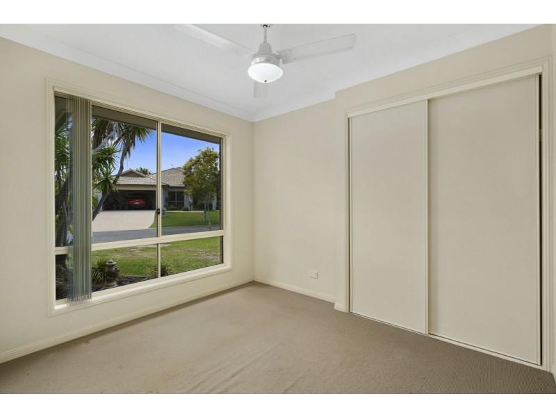 9 Biggera Court, Sandstone Point QLD 4511