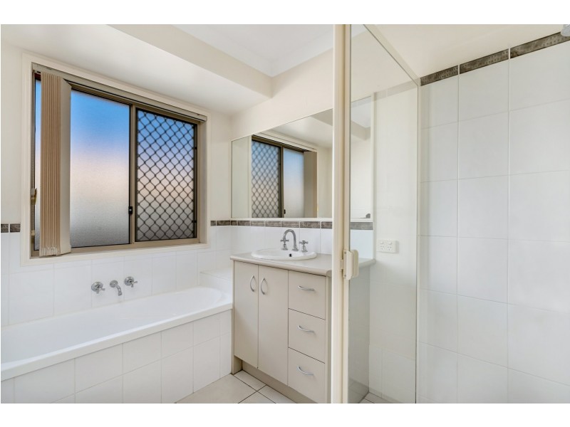 5 Bondi Court, Sandstone Point QLD 4511