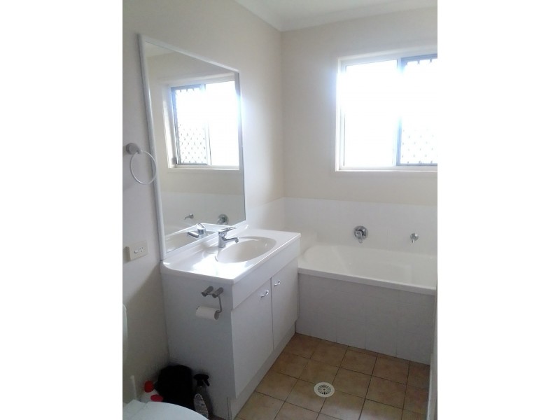 8 Dundas Close, Caboolture QLD 4510