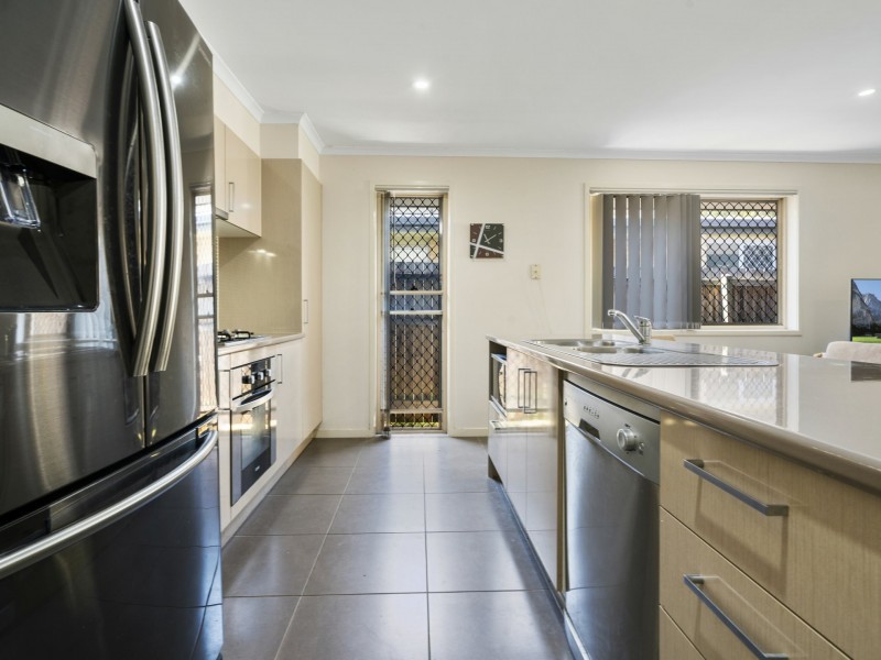 8 Wellington Place, Narangba QLD 4504