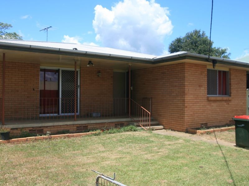 8 Station Street, Caboolture QLD 4510